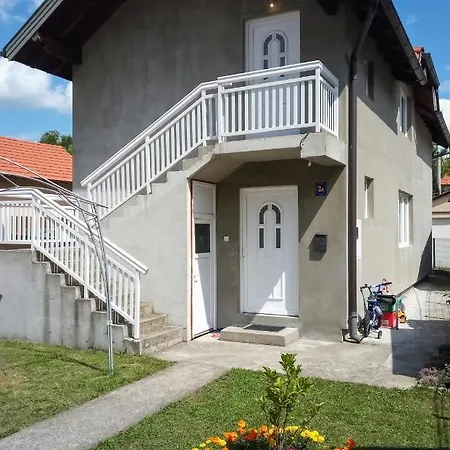 Apartman Emma * טוזלה