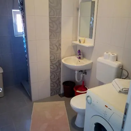 Apartman Emma * טוזלה